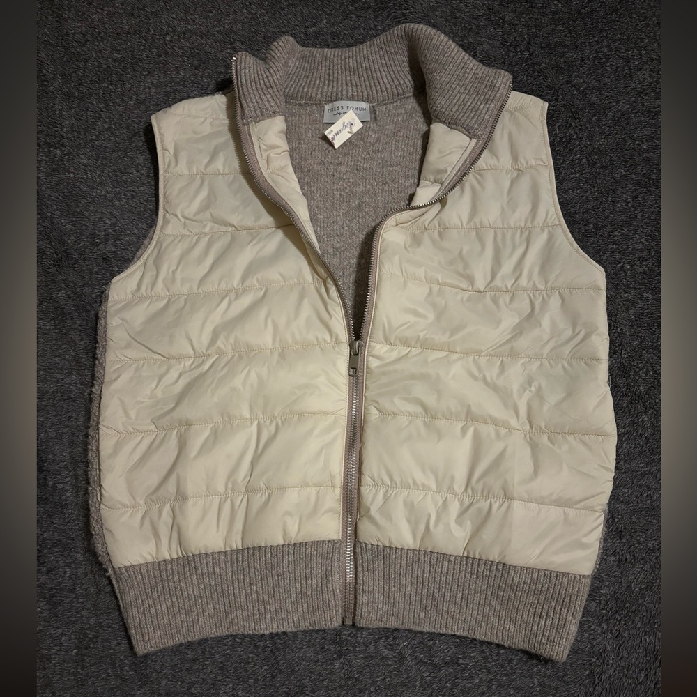 NWT. Vest.   Puffer with knit back.  CUTE. SZ. Small